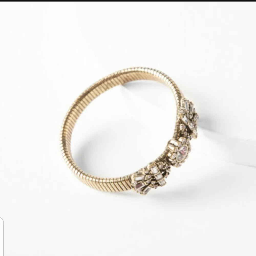 NEW IN ORIGINAL BOX PLUNDER APRIL BRACELET. ANTIQUE GOLD BANGLE ACCENTED - Picture 2 of 7